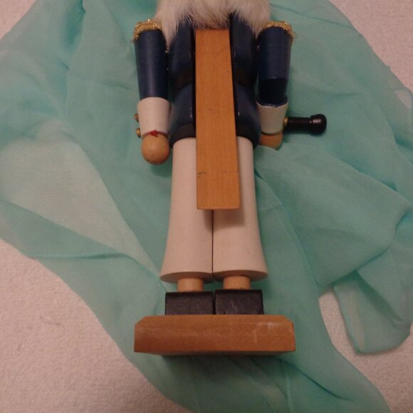 SAILOR WOODEN NUTCRACKER NUTCRACKER VILLAGE 11 INCHES - Picture 7 of 13